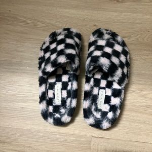 Fluffy Checkered Slides